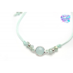 Mintfarbenes Armband mit Kristallanhänger und Perlen